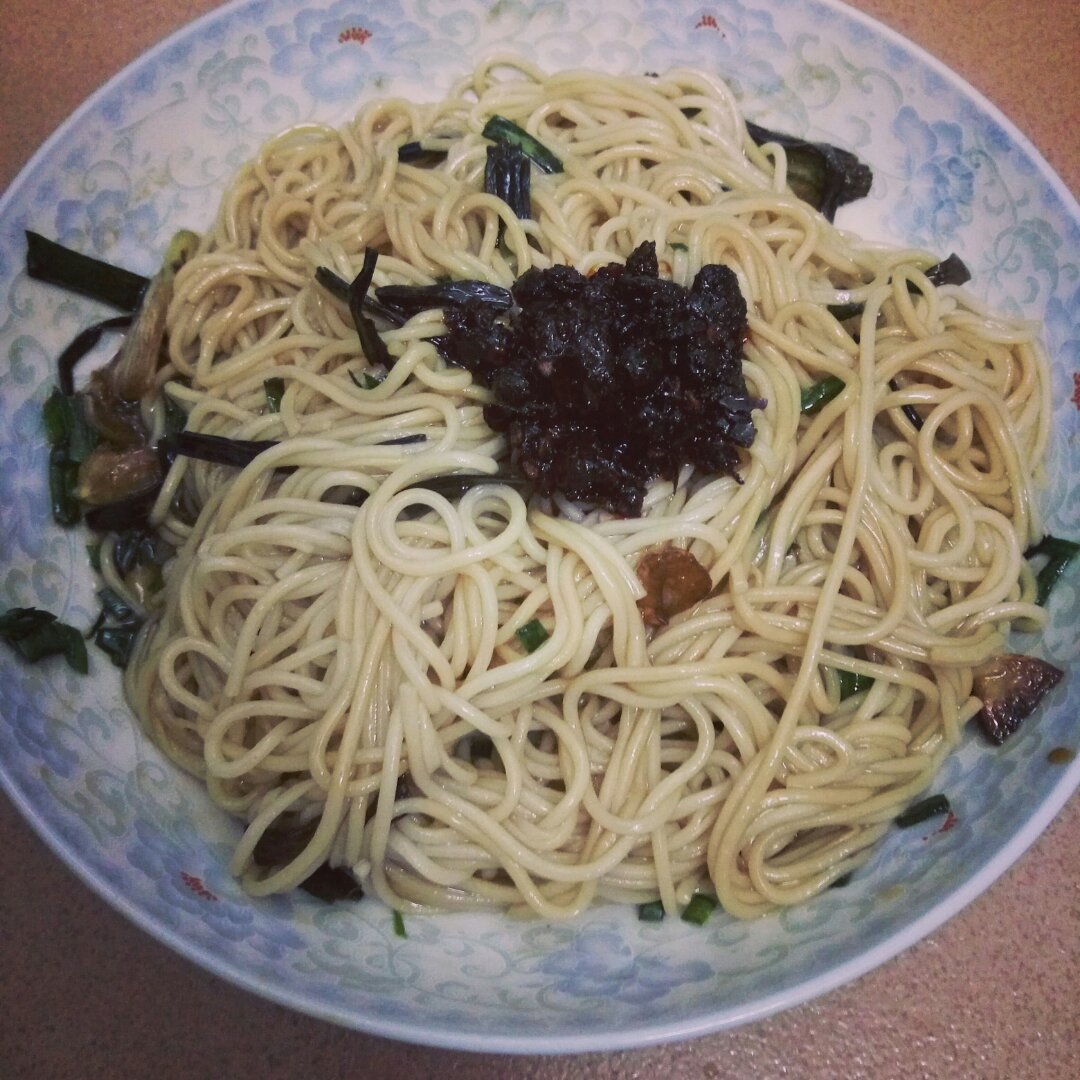 冬瓜怪一个做的黄磊版葱油拌面