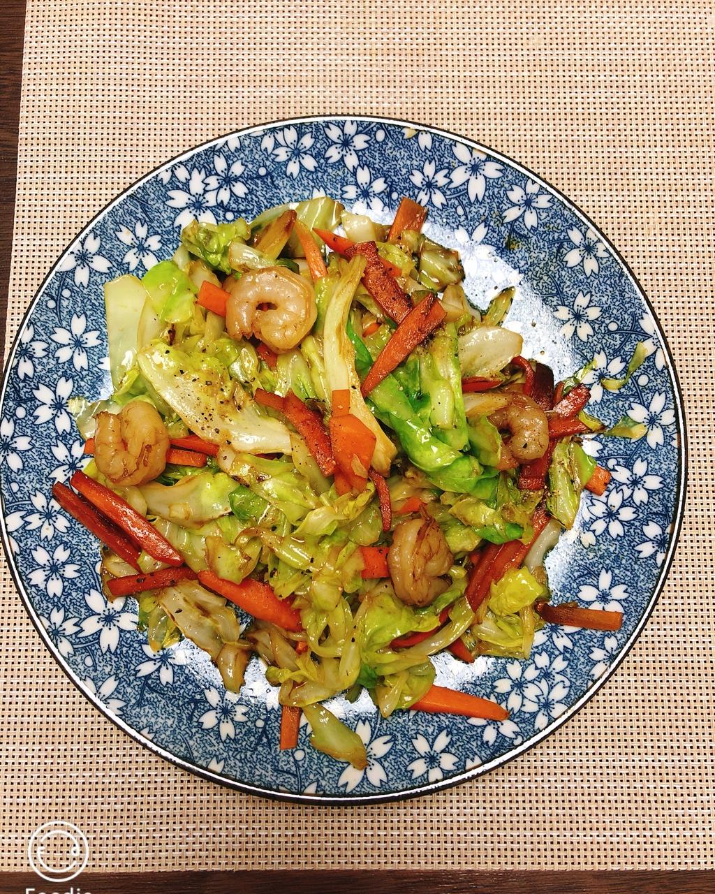 清爽卷心菜胡萝卜炒虾仁「好好吃饭健康瘦」