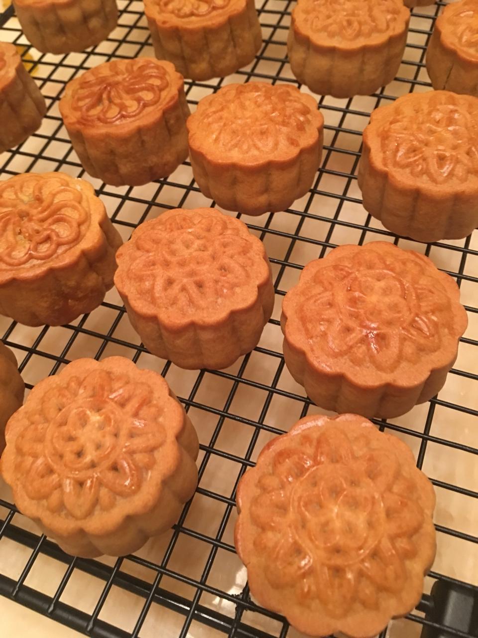 广式月饼—蛋黄莲蓉月饼