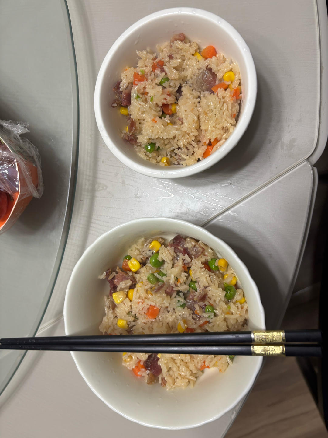 WANG木木's一锅出的腊肠豌豆胡萝卜砂锅焖饭