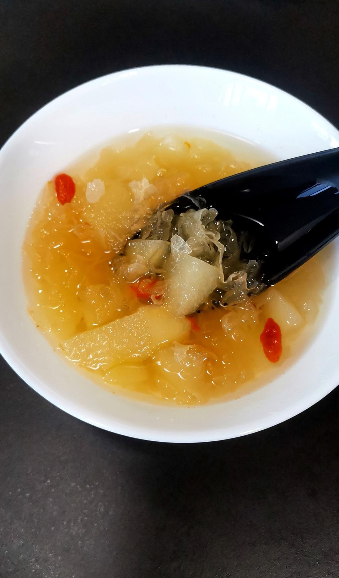 冰糖银耳梨汤