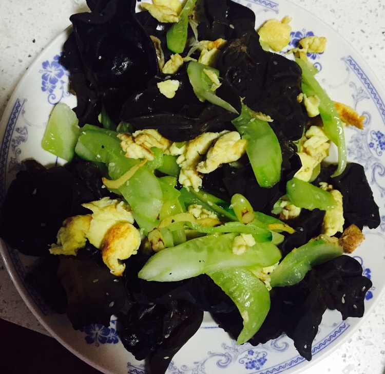 黄瓜木耳炒鸡蛋