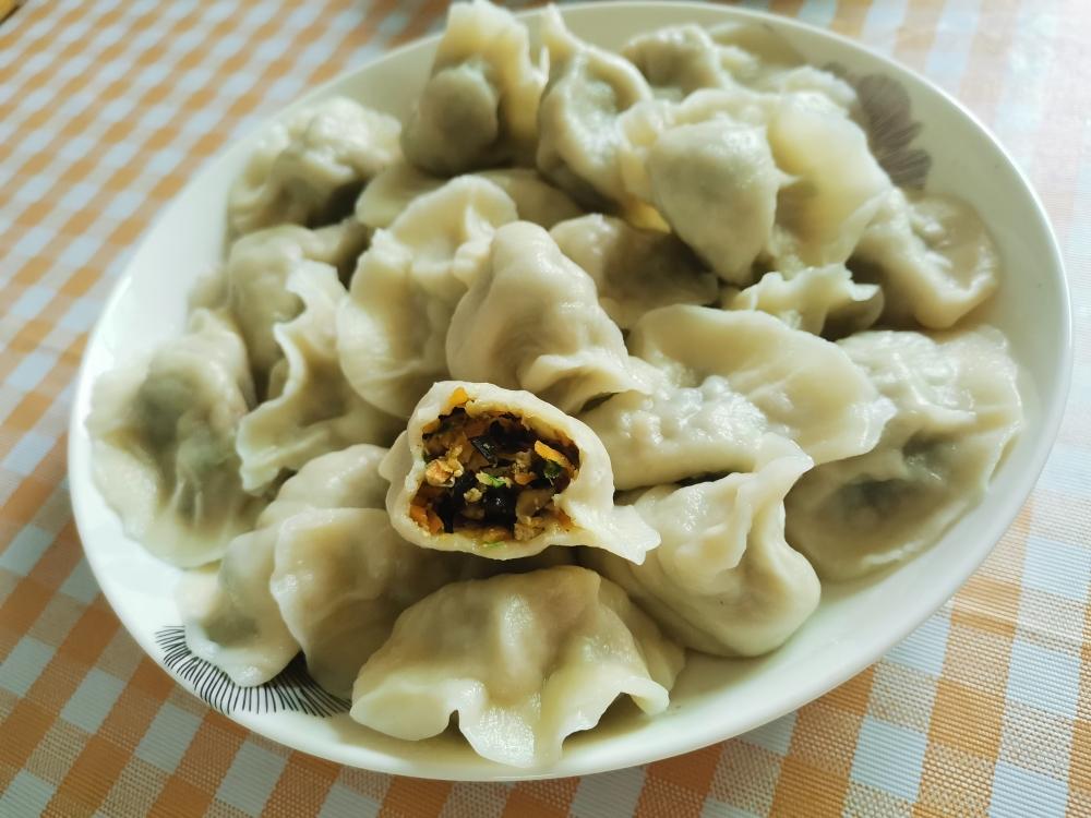 素饺子～好吃的家常素三鲜馅儿饺子的做法