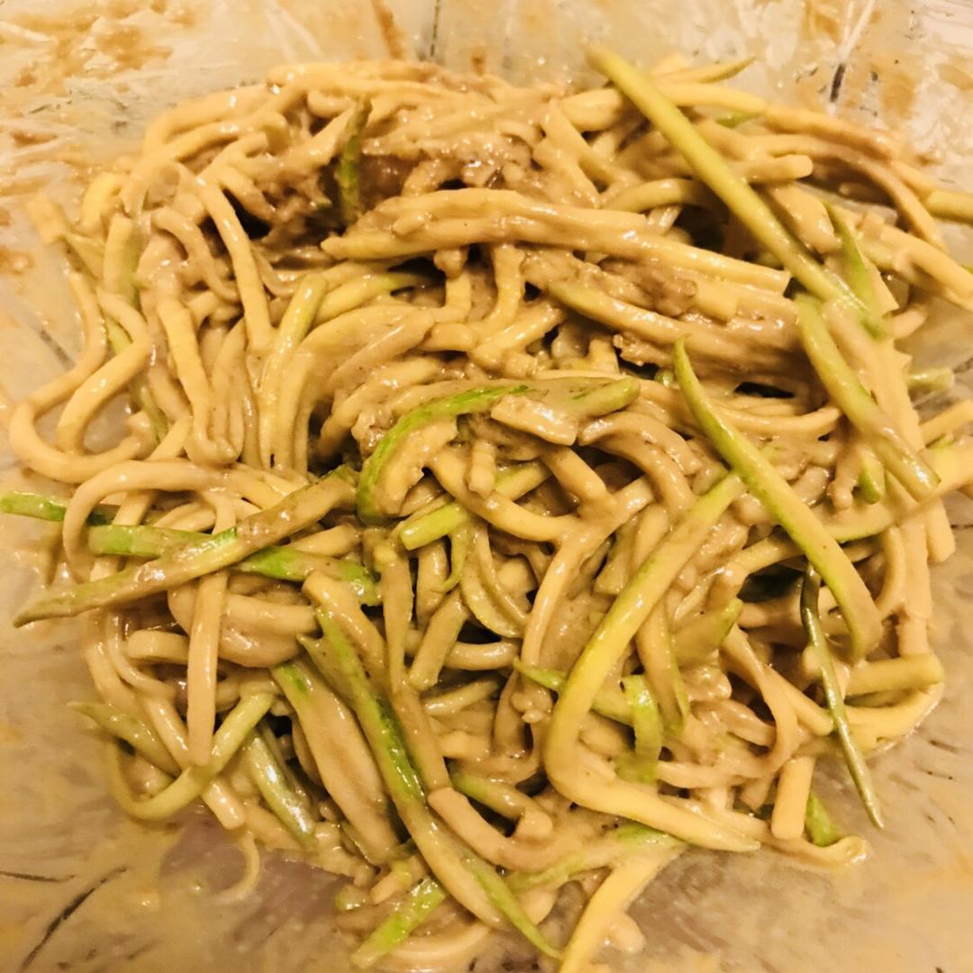 芝麻酱拌西葫芦丝