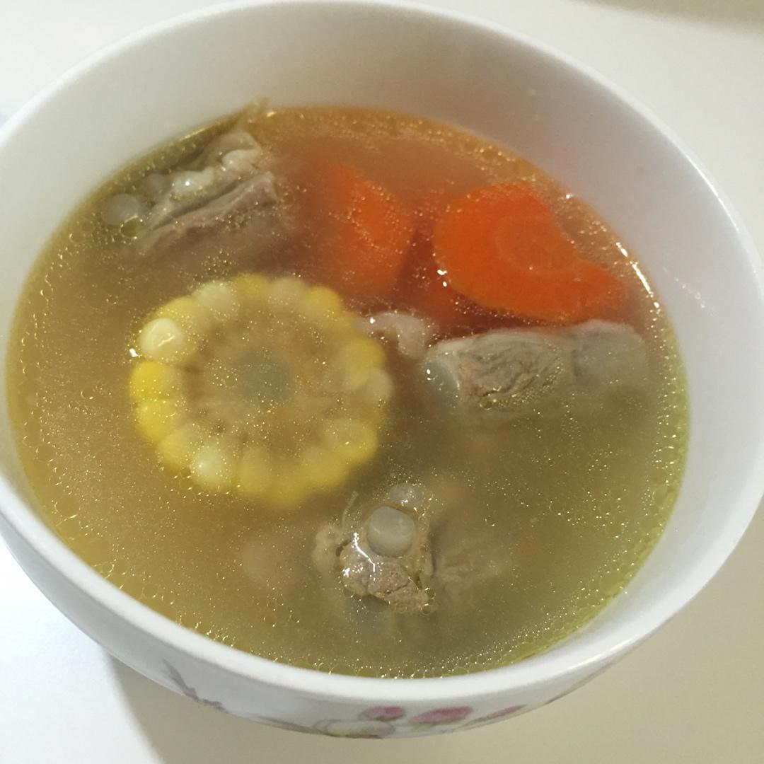 胡萝卜玉米排骨汤