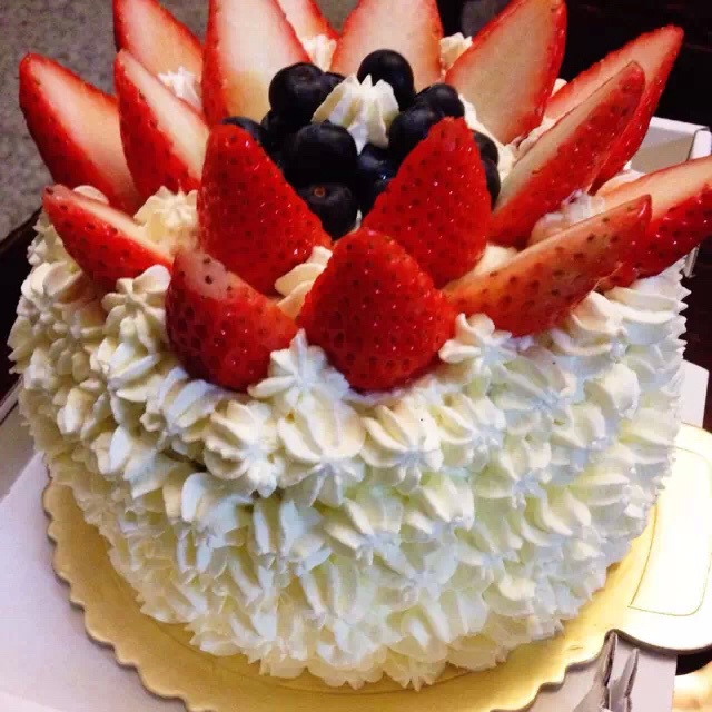 8寸心形草莓蛋糕