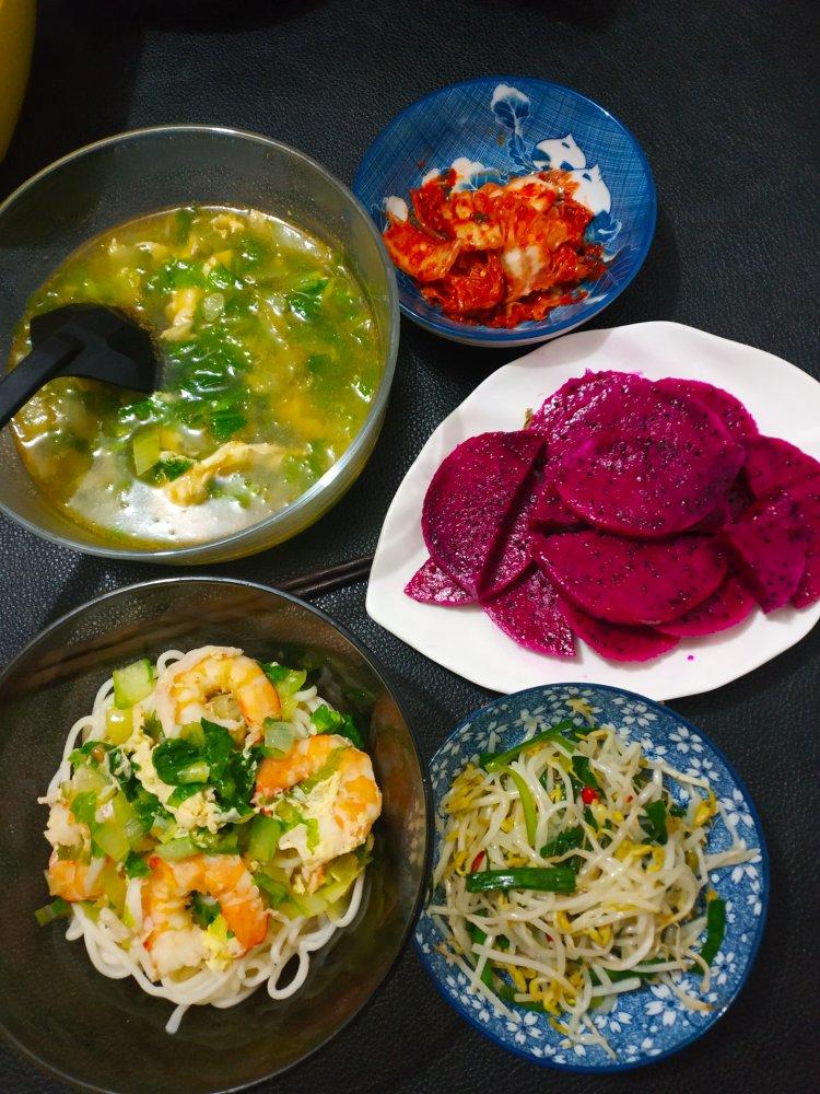 鲜虾青菜鸡汤面