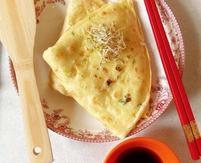 【零厨艺轻松做】从小吃到大的早餐——香软葱花蛋饼的做法
