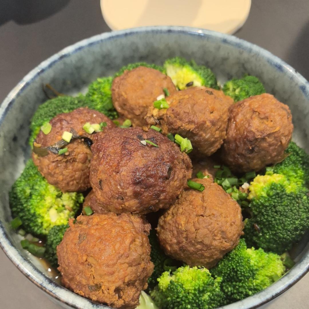 简单的红烧狮子头～拌饭太香了