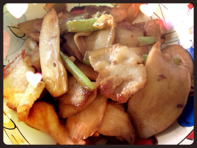 五花肉爆炒杏鲍菇