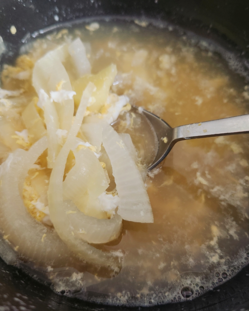 感冒止咳洋蔥湯😷的做法