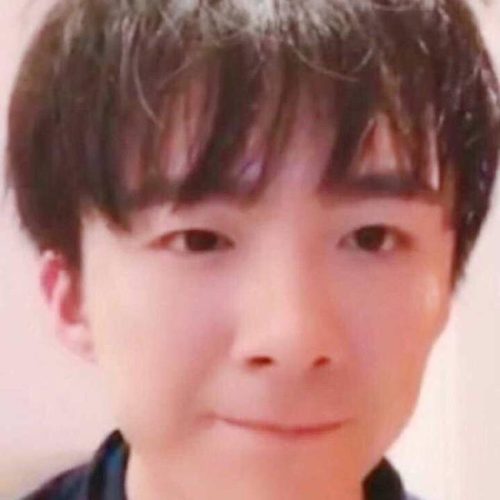 阳光刺眼的疼