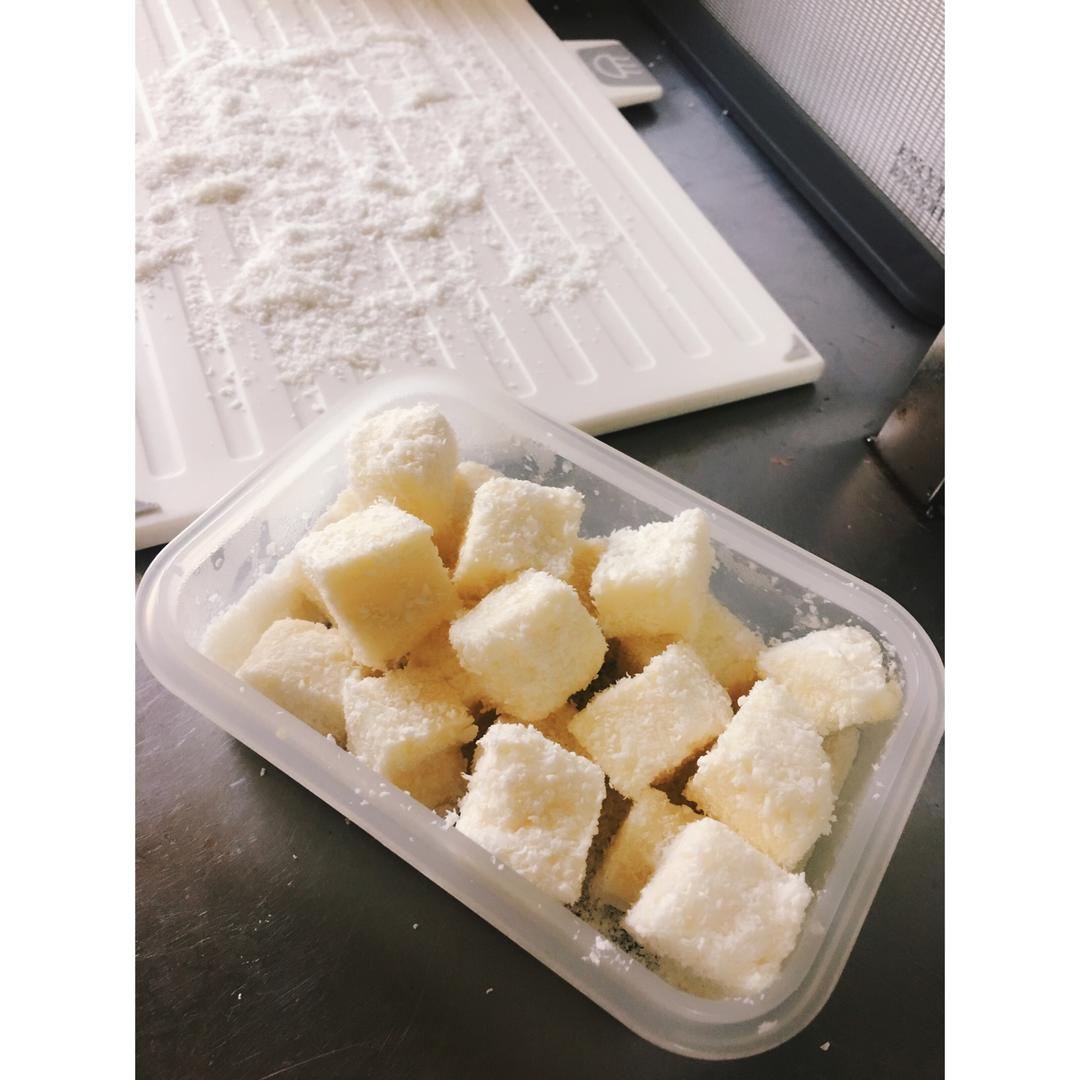 完胜85度C牛奶椰丝小方