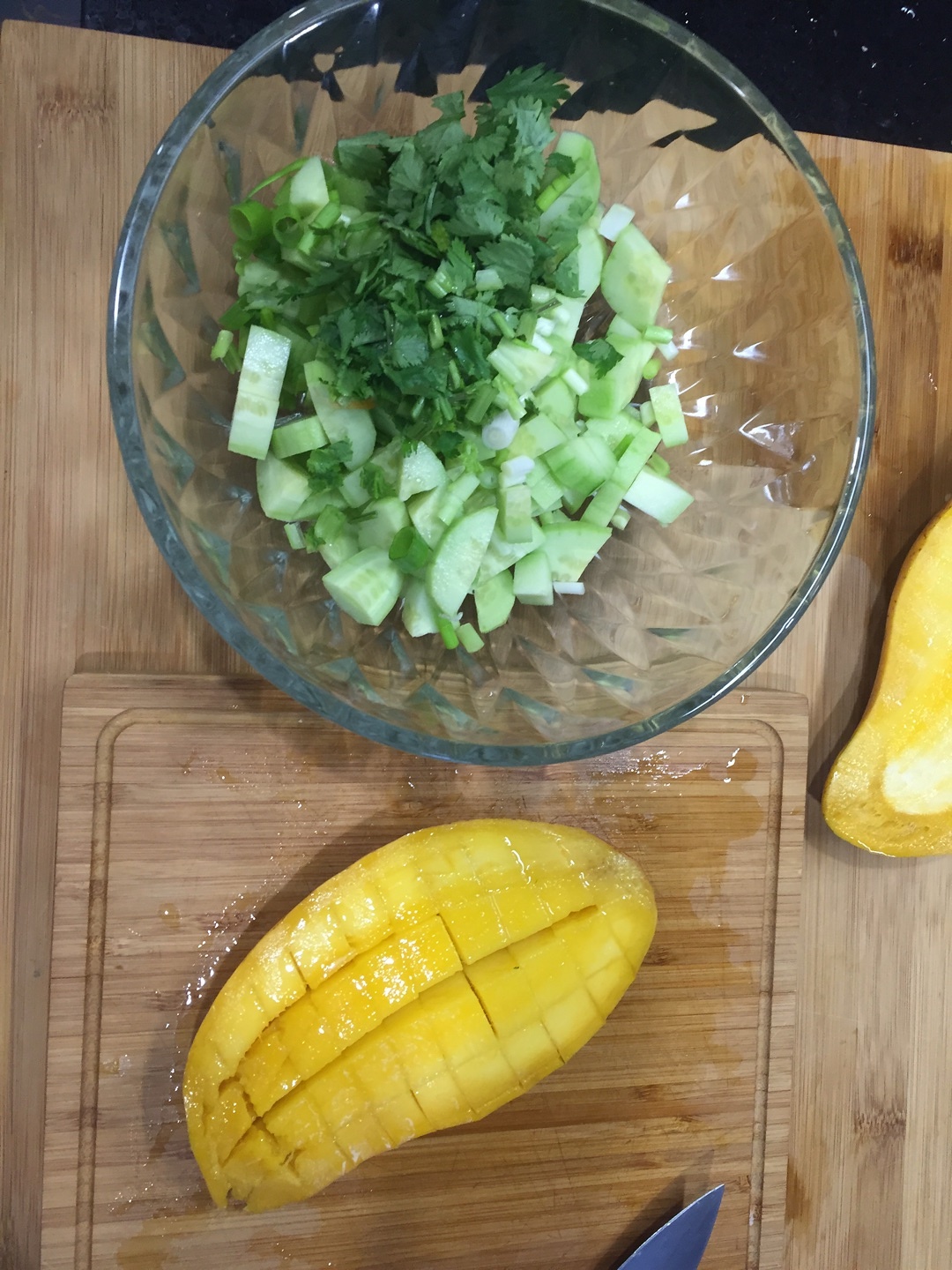 黄瓜芒果沙拉的做法 步骤1