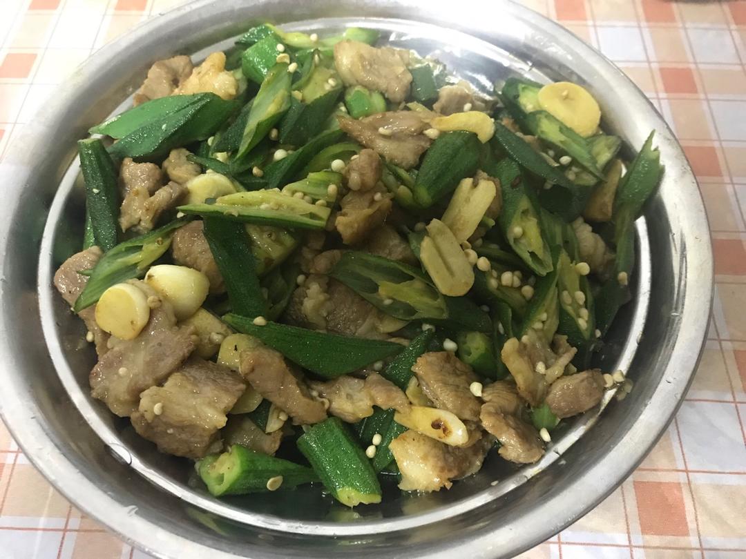 超级下饭的秋葵小炒肉