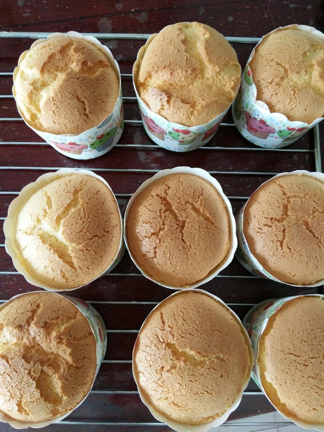 软绵绵戚风纸杯蛋糕