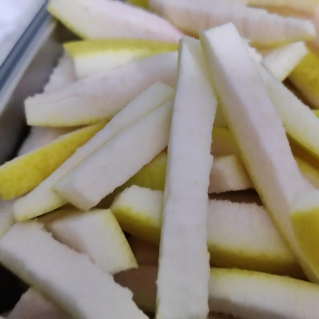 娃娃吵着要吃的柚子皮糖