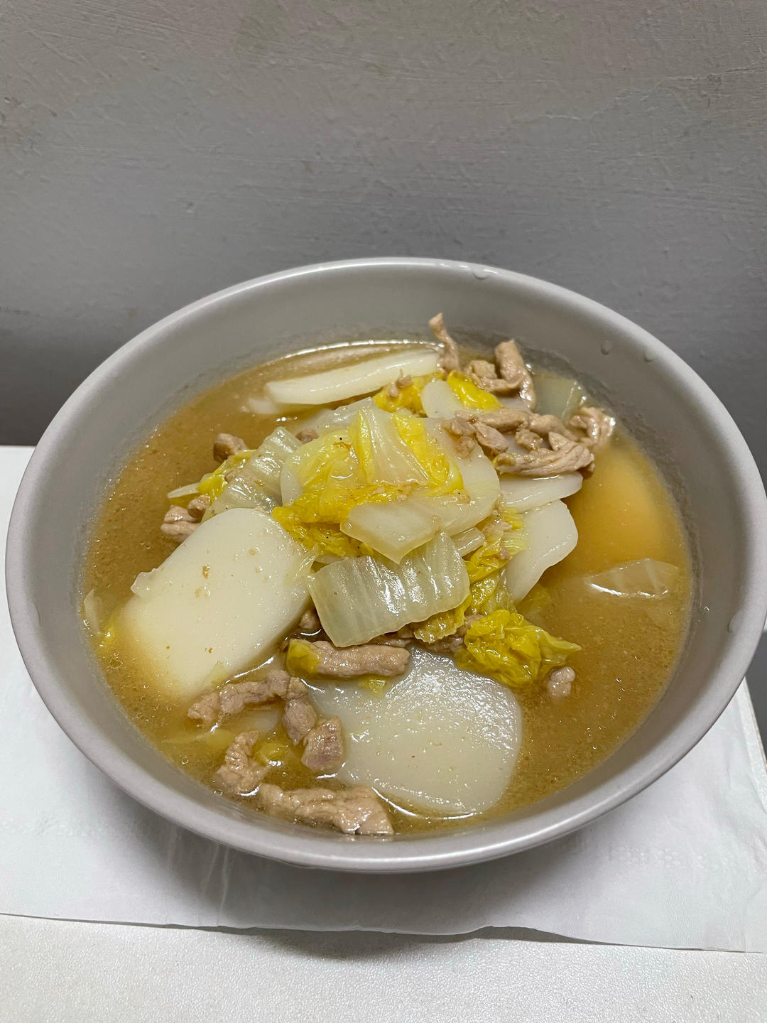 【白菜肉丝年糕汤】