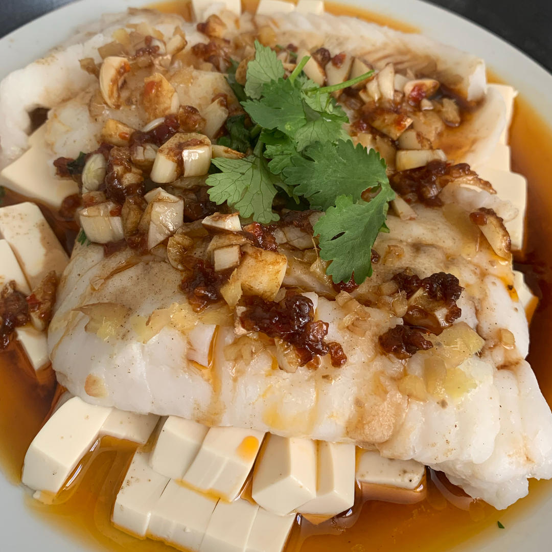 15分钟蒸菜｜鲜味豆腐蒸鱼
