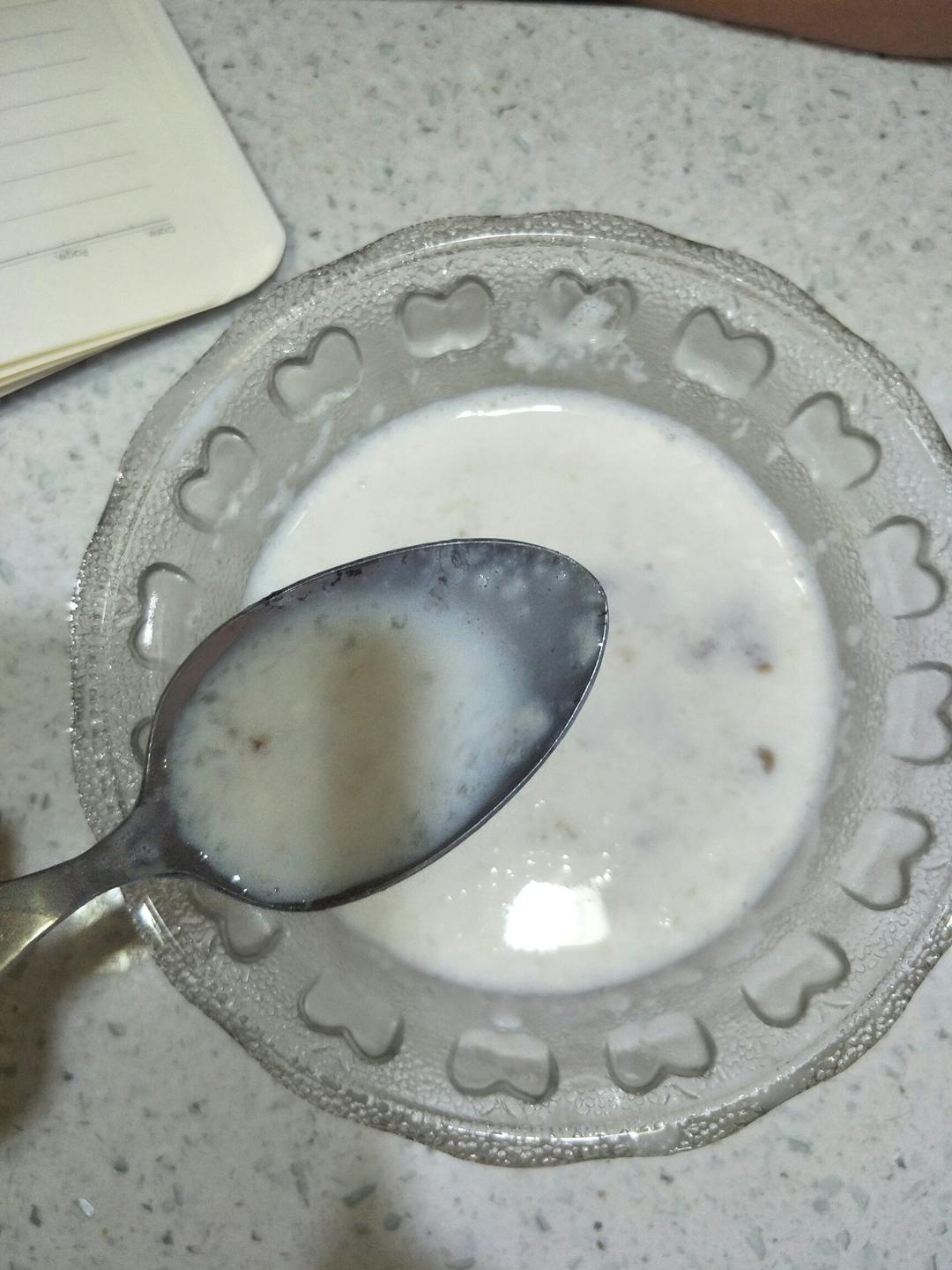 牛奶炖桃胶