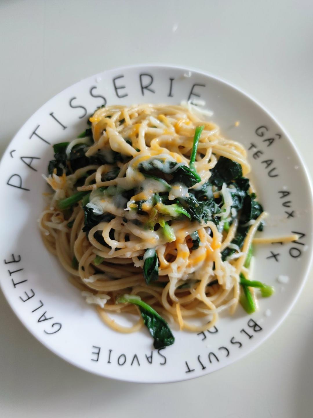 奶油菠菜青酱意大利面