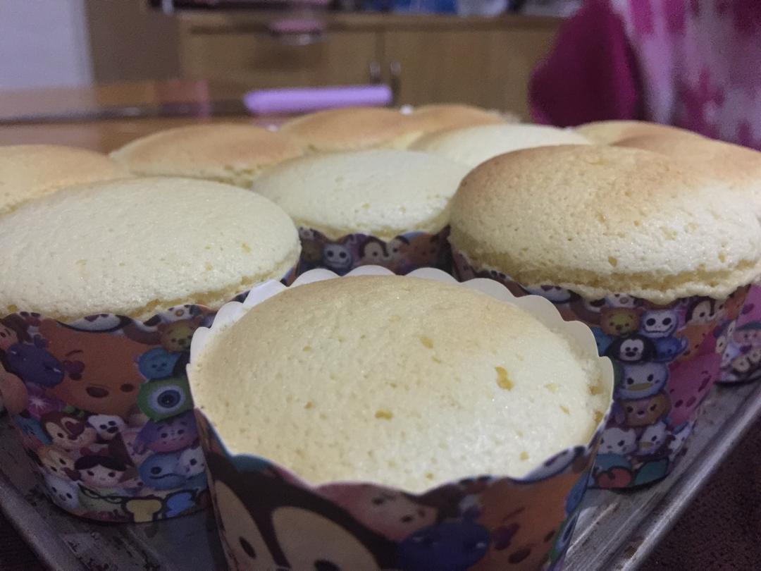 原味海绵纸杯蛋糕（非常适合裱花、盖糖皮的cupcake方子）