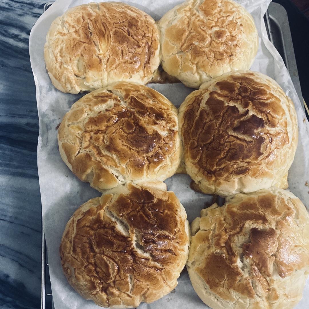 好吃到炸裂的港式菠萝包（附带制作酥皮的小视频）