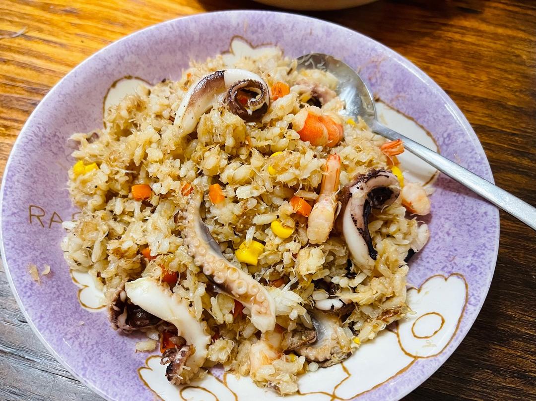 蟹腿肉海鲜炒饭