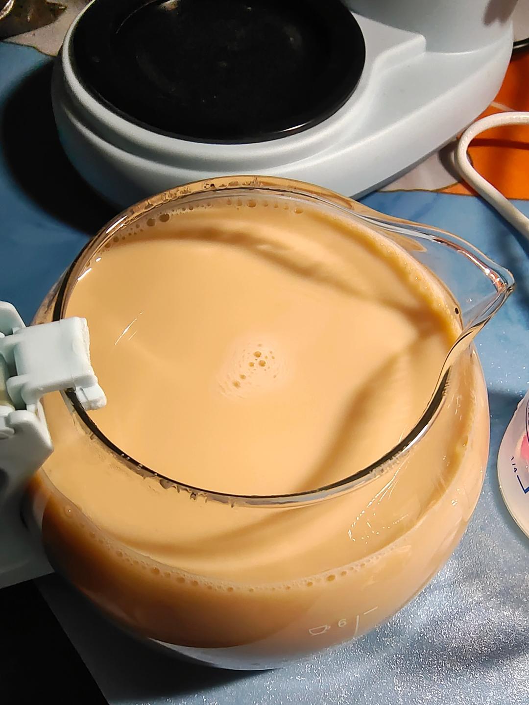 2种材料做自制港式奶茶