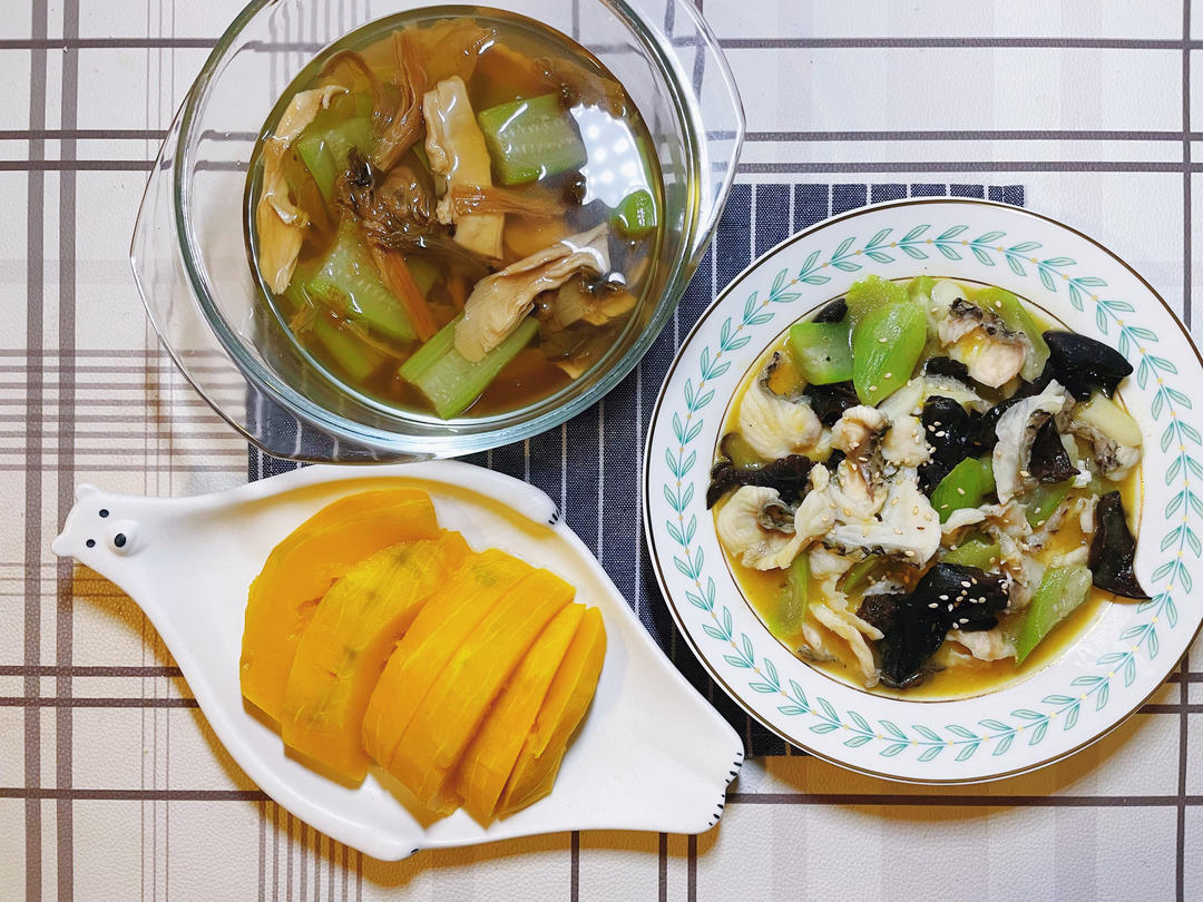 金汤木耳丝瓜烩鲷鱼