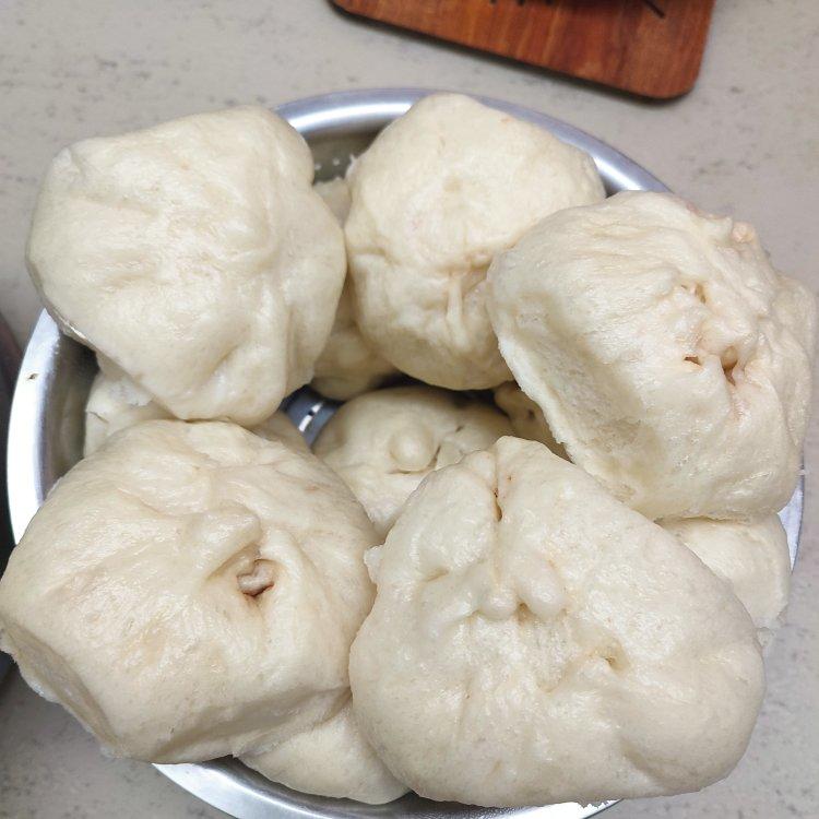 云朵般松软爆浆蜜汁叉烧包