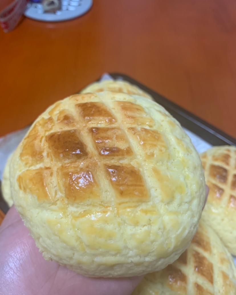 好吃到炸裂的港式菠萝包（附带制作酥皮的小视频）