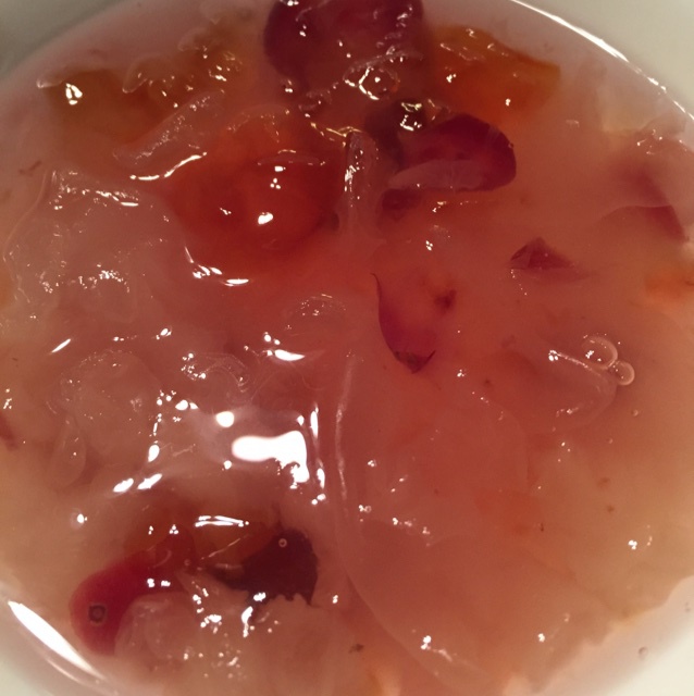 蔓越莓桃胶银耳羹