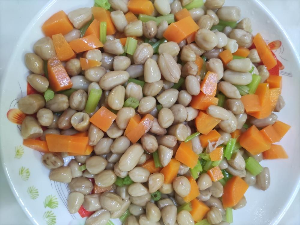 芹菜胡萝卜凉拌花生