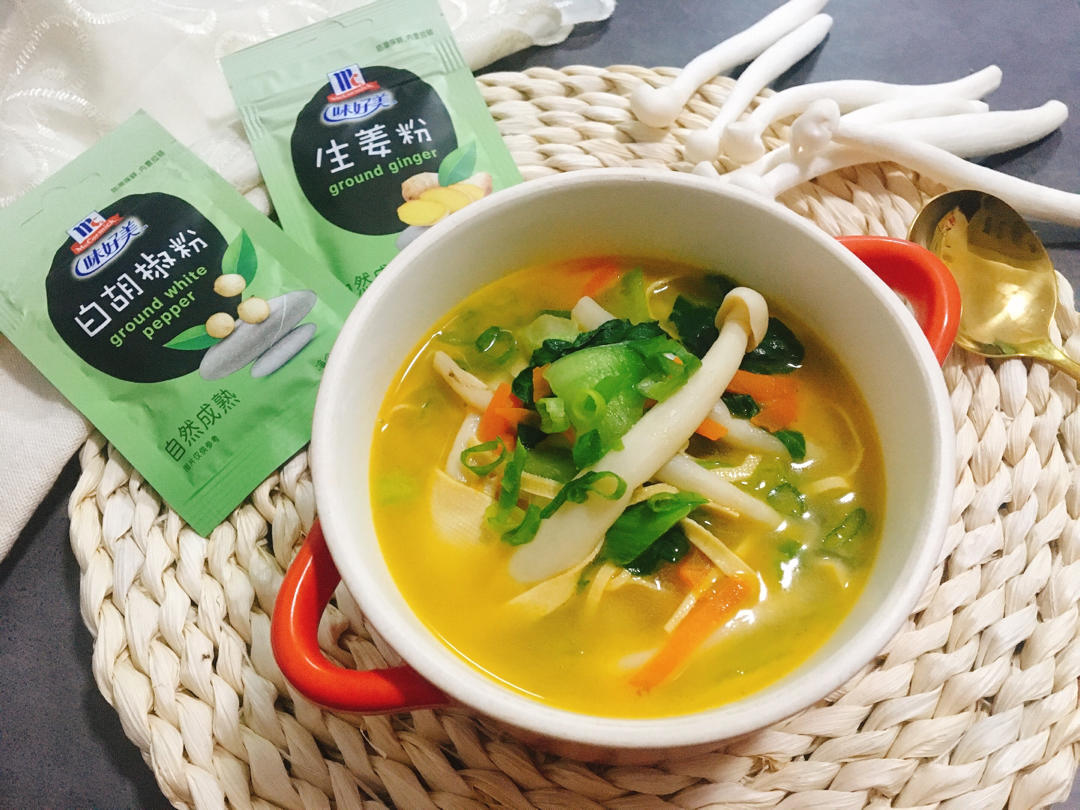 低脂饱腹白玉菇鲜蔬汤