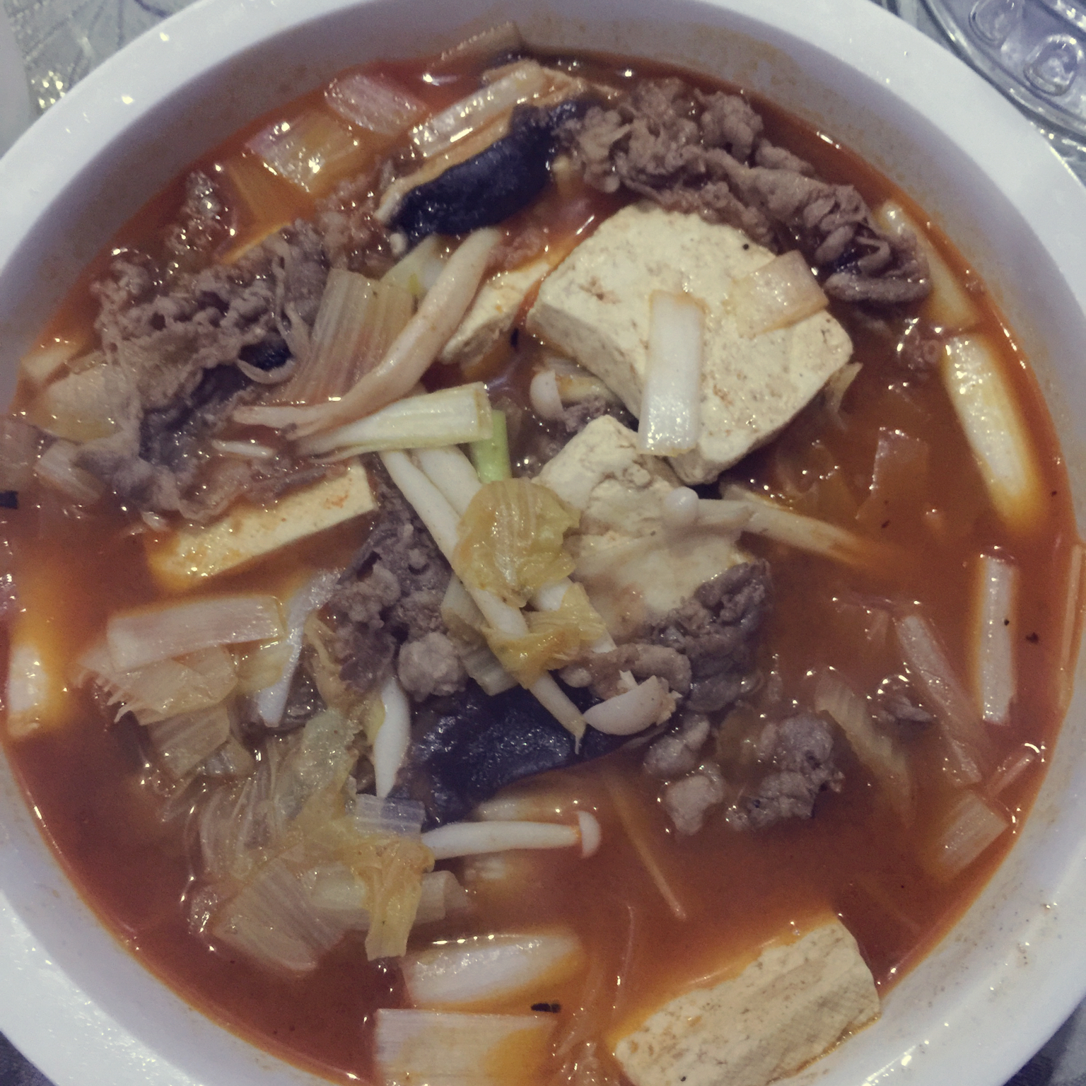 韩式鲜菌辣肥牛汤锅