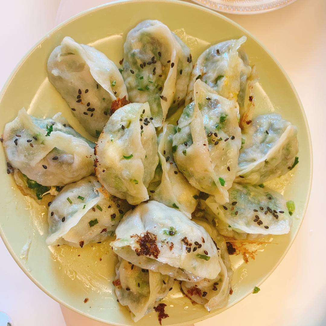 ilejojo做的早餐来一锅香脆的生煎饺子