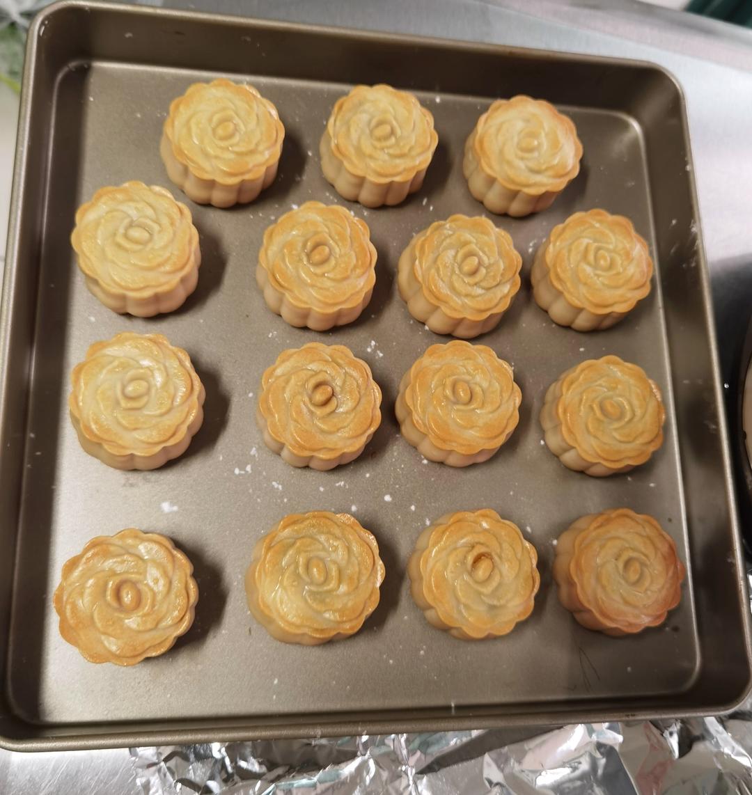 广式月饼—蛋黄莲蓉月饼