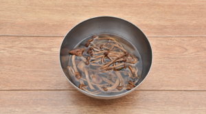 🍄凉拌茶树菇的做法 步骤1