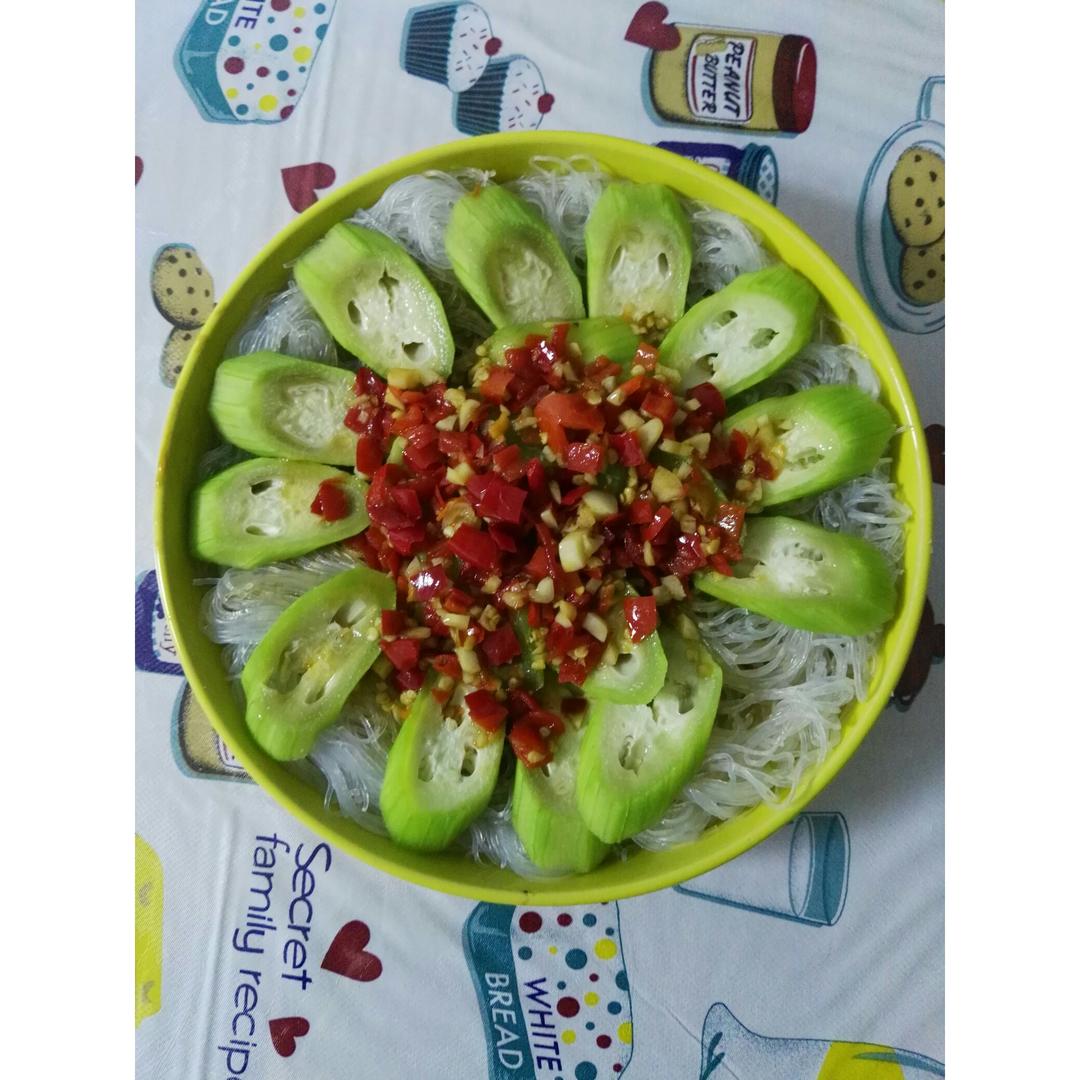 只需要五分钟就可以的美味蒜蓉蒸丝瓜