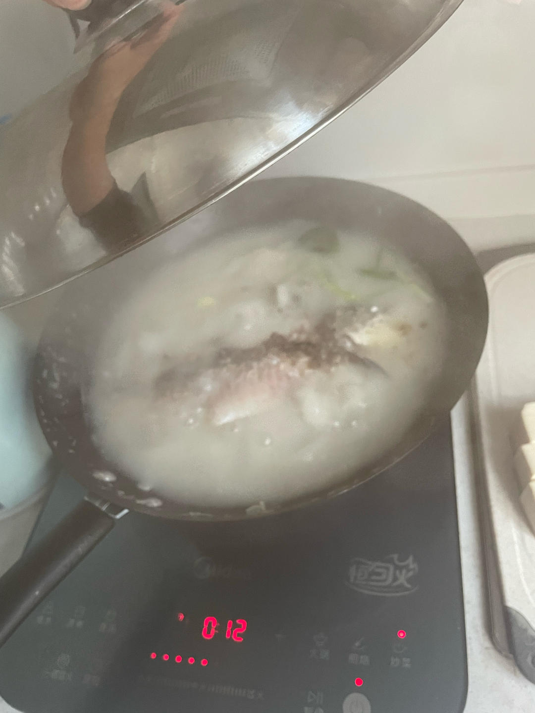 奶白鲫鱼豆腐汤|一条鱼最后的温柔