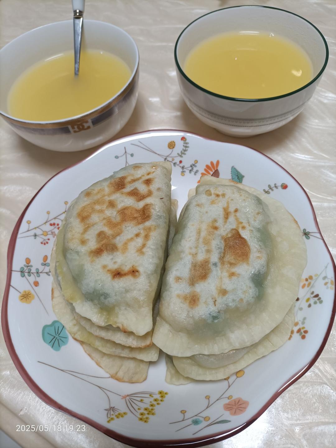 皮薄如纸的韭菜馅饼|免揉面法