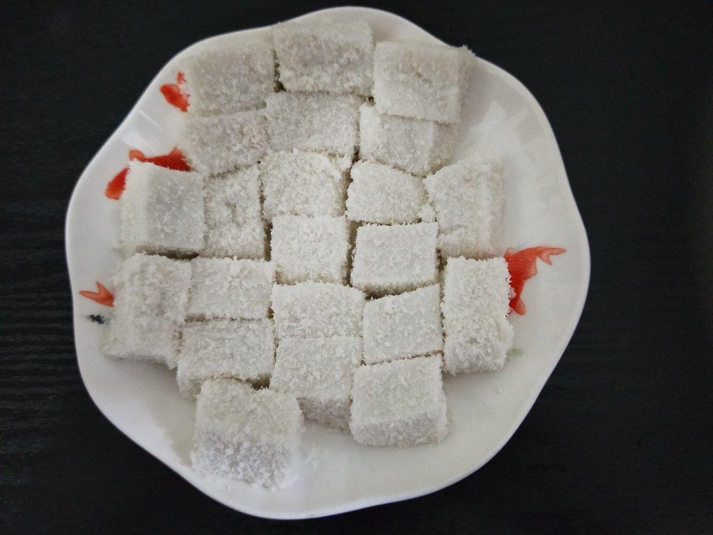 椰丝牛奶小方糕