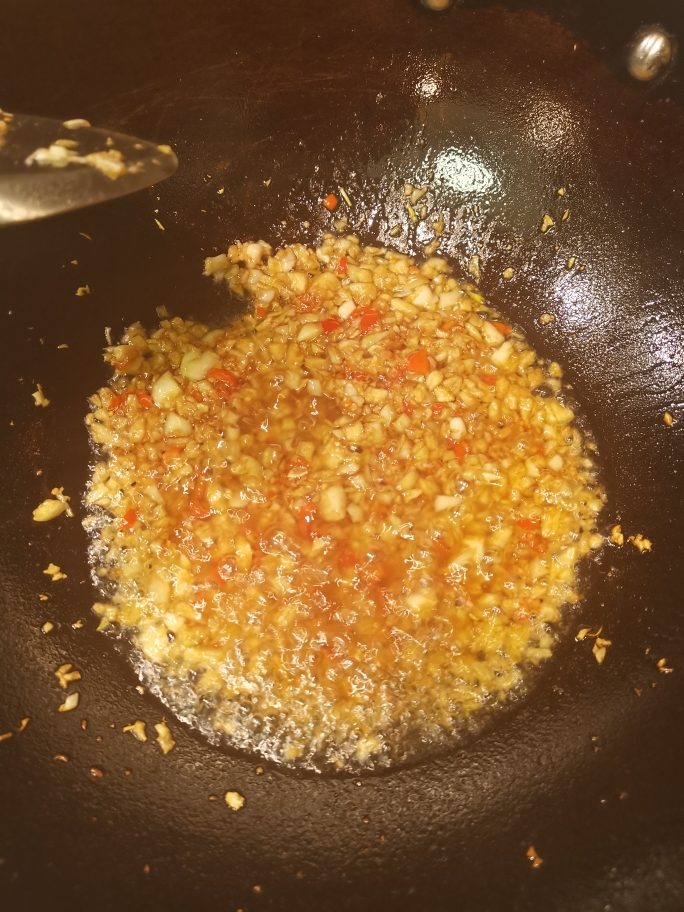 砂锅焗蒜香桂鱼（超级下饭）的做法 步骤3