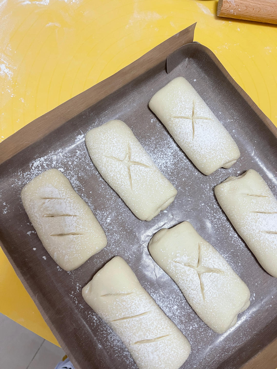 波兰种牛奶面包卷