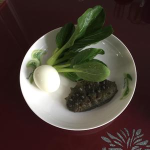 海参鸡蛋青菜面的做法 步骤1