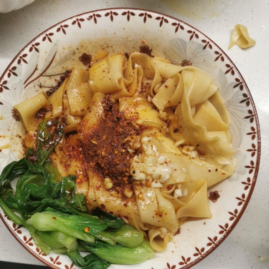 十分钟就能吃上的超简单油泼面