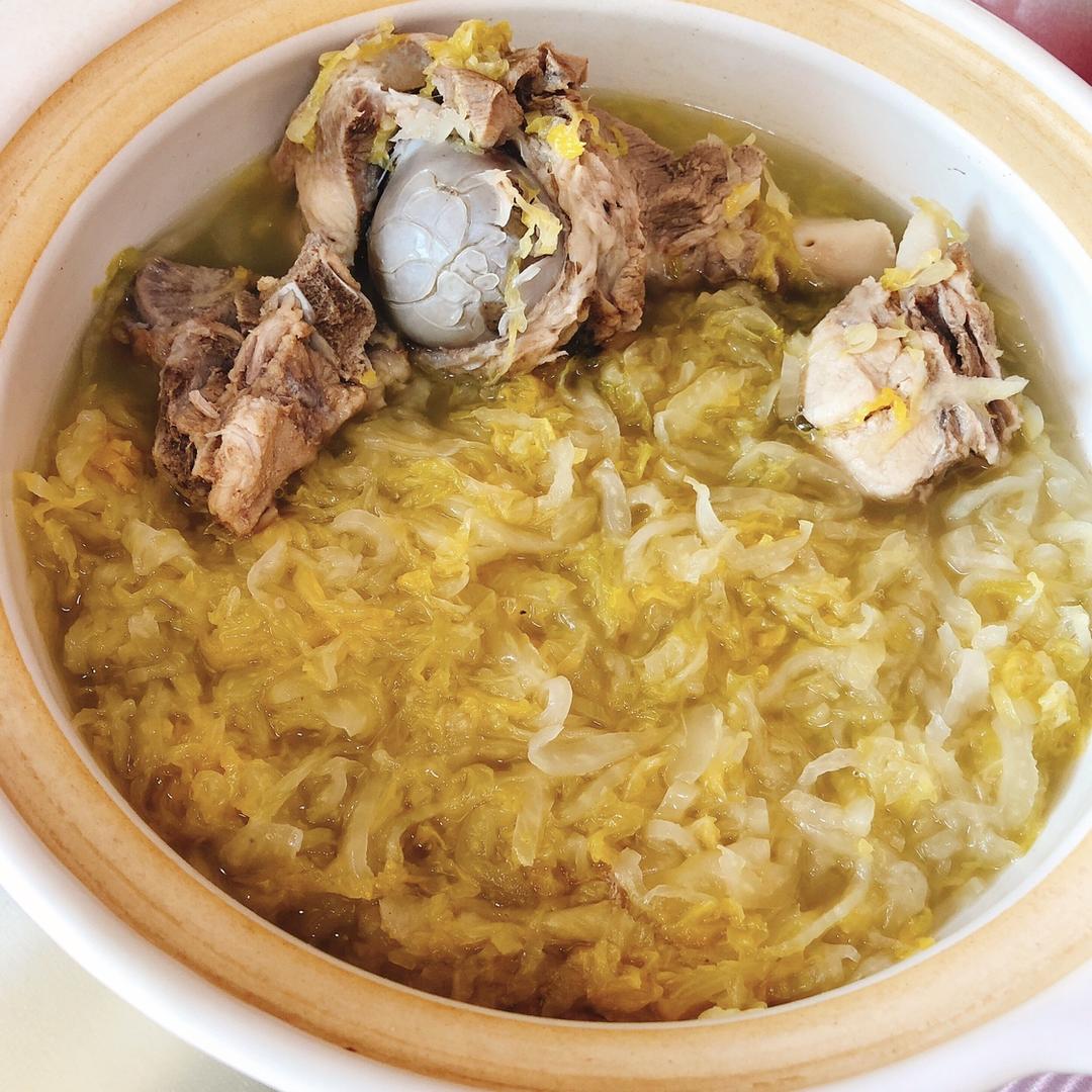 大骨棒炖酸菜