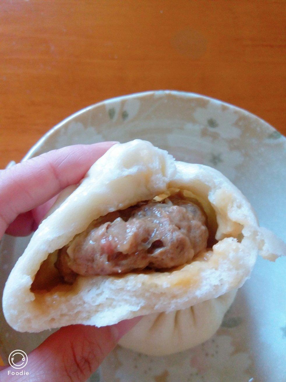 鲜美多汁的洋葱牛肉包子