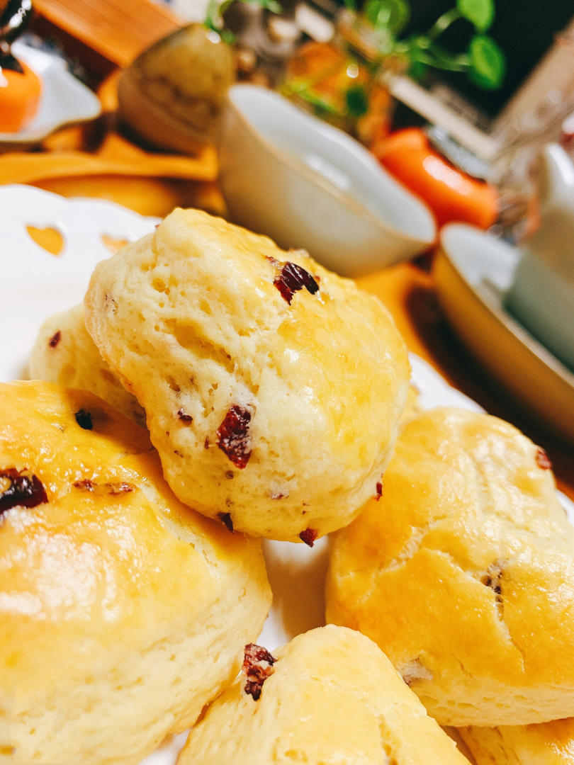 超级松软完美裂纹的司康-English scones